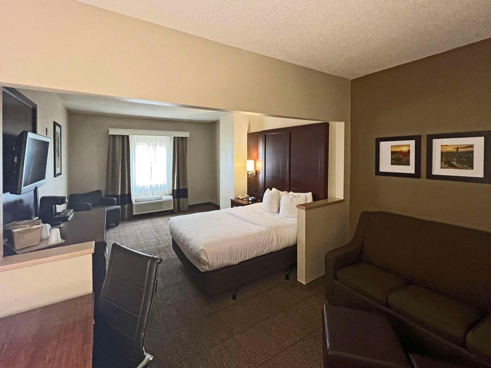 Comfort Suites Peoria Sports Complex Exterior photo