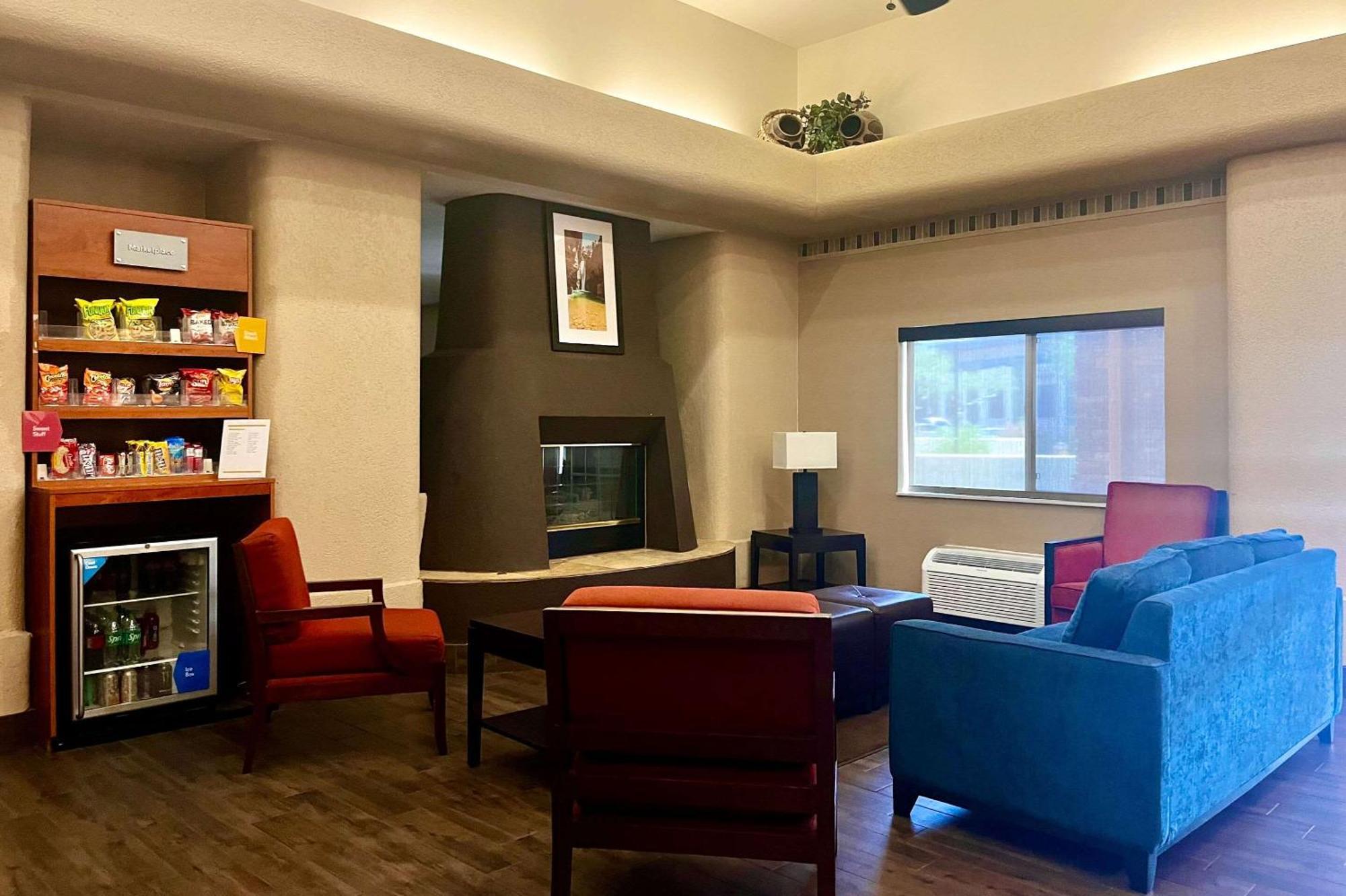 Comfort Suites Peoria Sports Complex Exterior photo