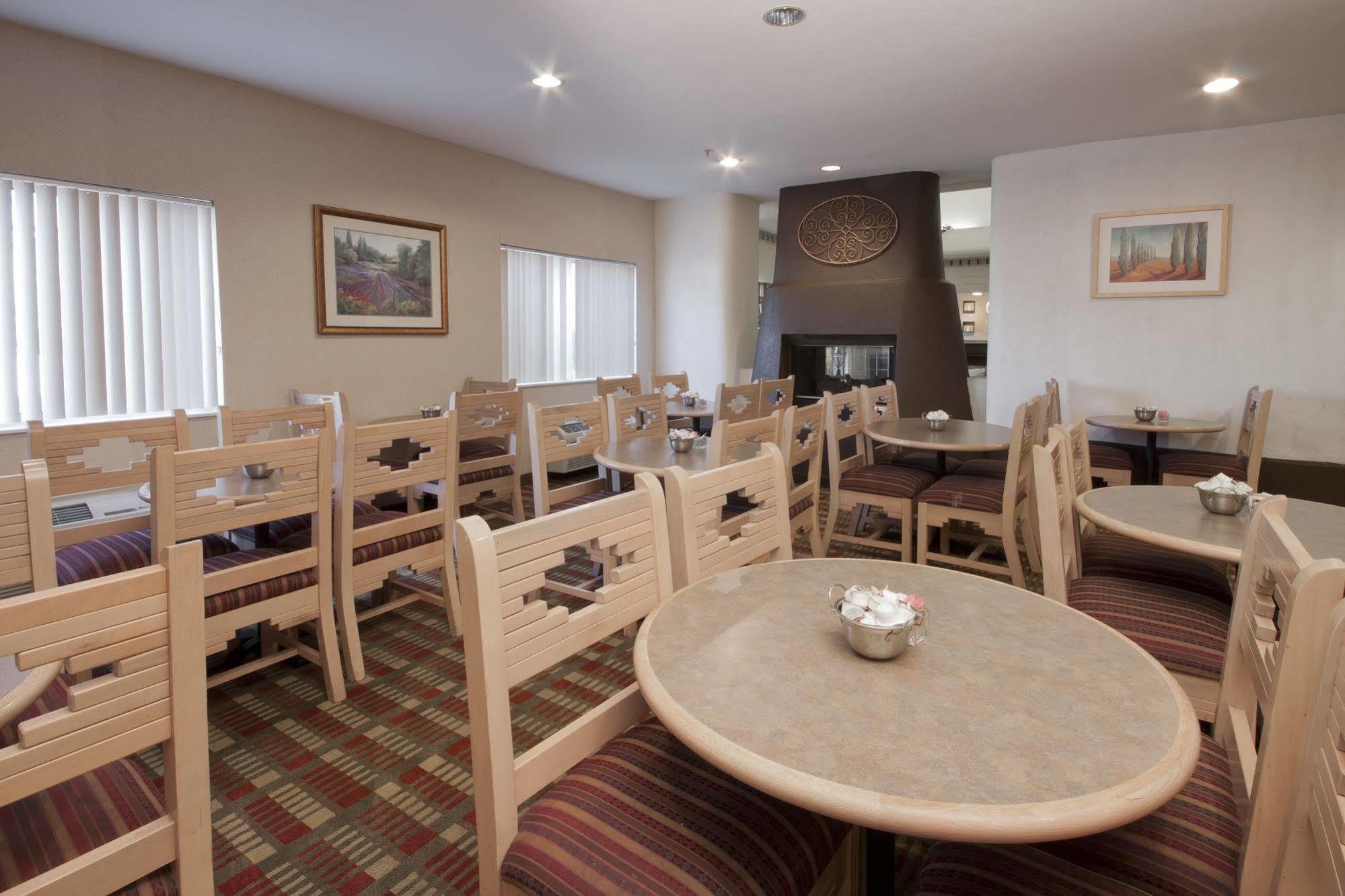 Comfort Suites Peoria Sports Complex Exterior photo
